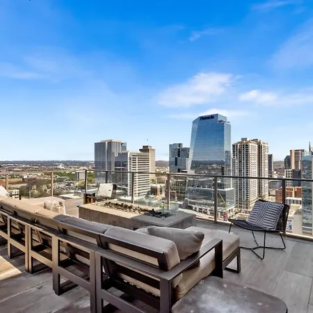 Apartment Luxury Pool, Gym, Views + Free Parking *