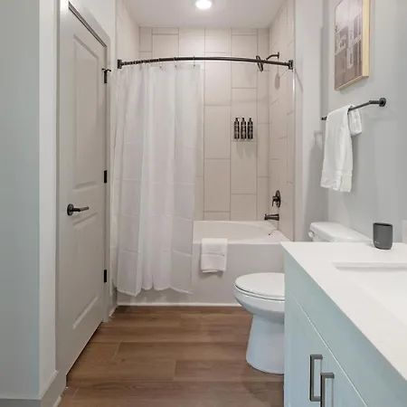 Apartment Landing Modern 2bd Gym Courtyard Nashville