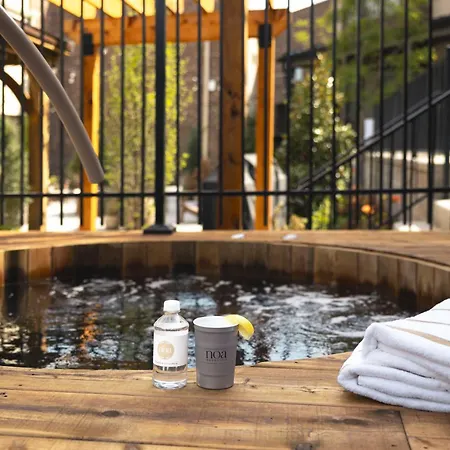 Heated Pool, Sauna & Firepit | Walk To Live Music *
