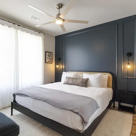 Amenities - Heated Pool Near Broadway Apartment *