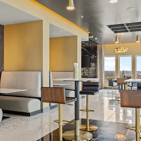 Stylish 2br W Skyline Views Apartment *
