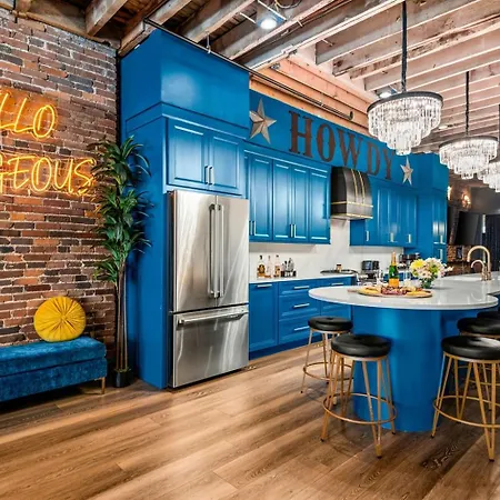 The Velvet Songbird Downtown Luxe Sleeps 24 *