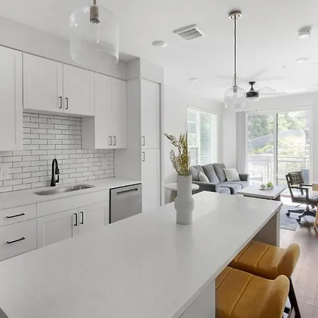 Landing Modern 2bd Gym Courtyard *