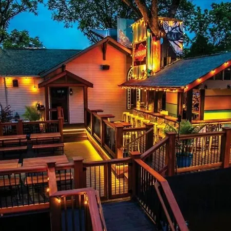 Noa | Pool, Sauna, & Rooftop Views Nashville