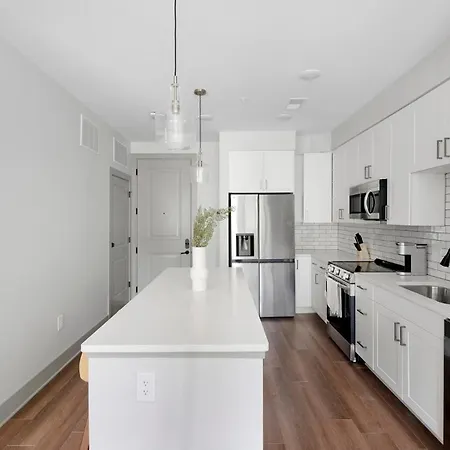 Landing Modern 2bd Gym Courtyard Apartment *