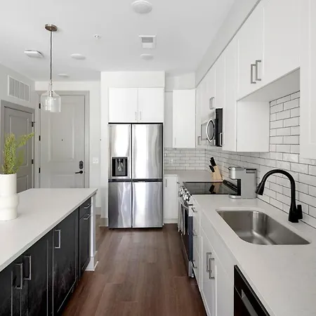 Landing Modern 2bd Gym Courtyard *