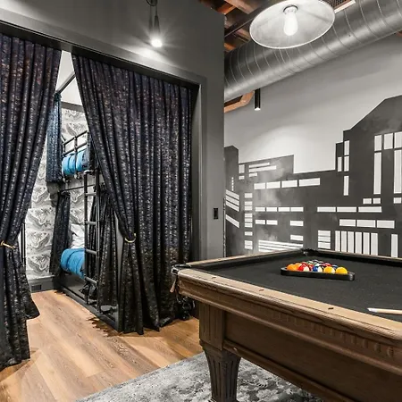 Holiday home The Velvet Songbird Downtown Luxe Sleeps 24 Nashville