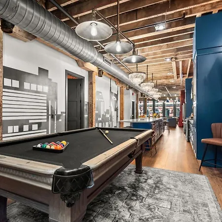 Holiday home The Velvet Songbird Downtown Luxe Sleeps 24 *