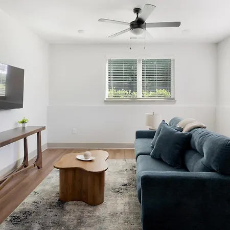 Landing Modern 2bd Gym Courtyard Apartment Nashville