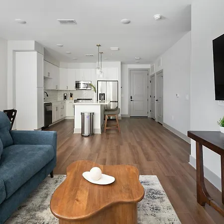 Apartment Landing Modern 2bd Gym Courtyard Nashville