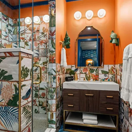 The Velvet Songbird Downtown Luxe Sleeps 24 *
