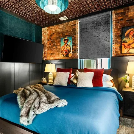Holiday home The Velvet Songbird Downtown Luxe Sleeps 24 *