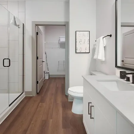 Landing Modern 2bd Gym Courtyard *