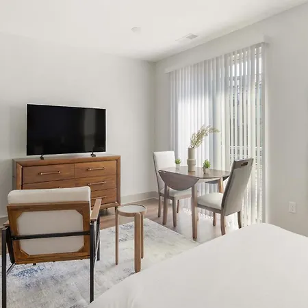 Landing Modern 2bd Gym Courtyard Apartment Nashville