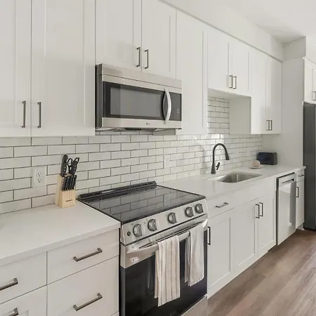 Landing Modern 2bd Gym Courtyard * Nashville