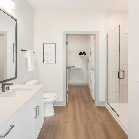 Landing Modern 2bd Gym Courtyard Nashville