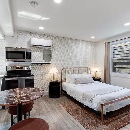 1705 State Street Hotel