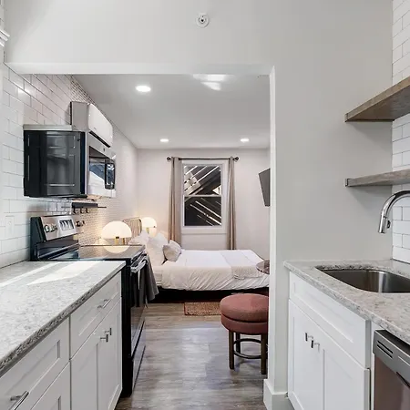 1705 State Street Hotel