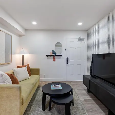 1705 State Street Hotel