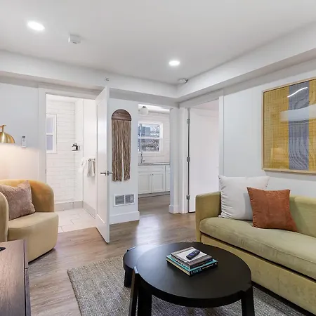 Hotel 1705 State Street 5*