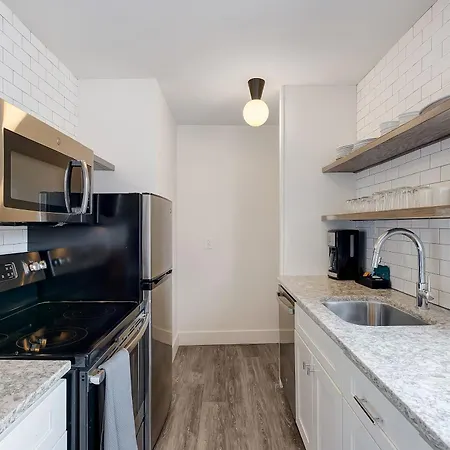 1705 State Street Hotel