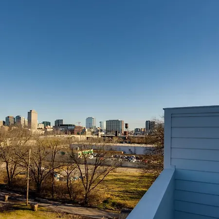 Twin Townhomes - 8br Sleeps 24 Near Dt Holiday home *