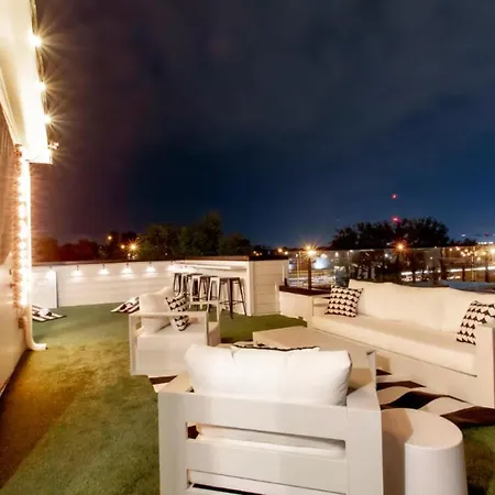 Playmate Lounge Rooftop Hot Tub Game Holiday home Nashville