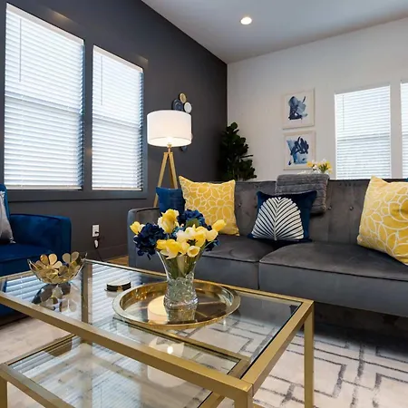 Twin Townhomes - 8br Sleeps 24 Near Dt Holiday home