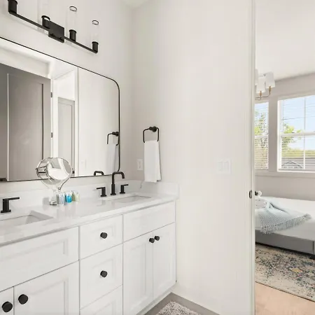 Germantown Gem 4br Sleeps 10 Minutes To Downtown