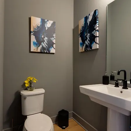 Holiday home Twin Townhomes - 8br Sleeps 24 Near Dt Nashville