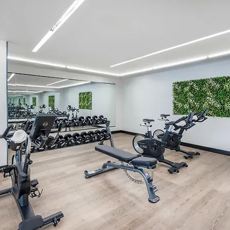 Holiday home Verse - Pool & Gym - Mins To Broadway *