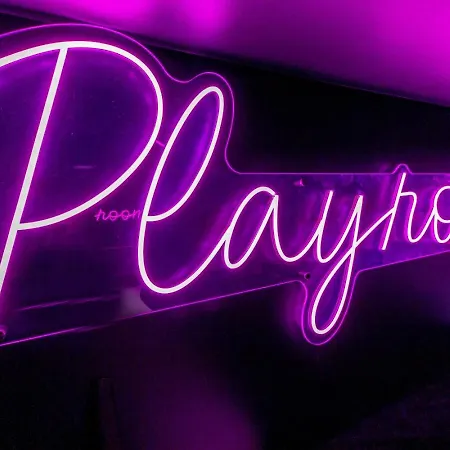 Playmate Lounge Rooftop Hot Tub Game *