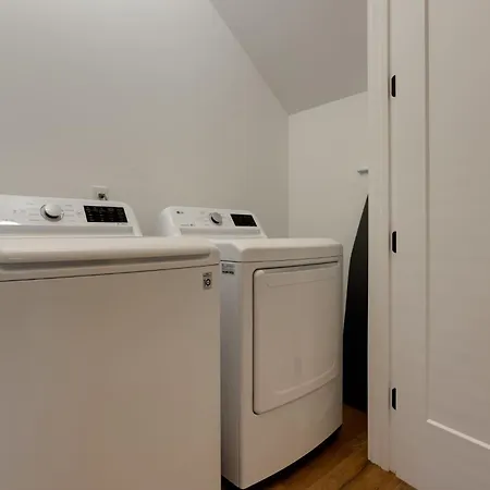 Twin Townhomes - 8br Sleeps 24 Near Dt *