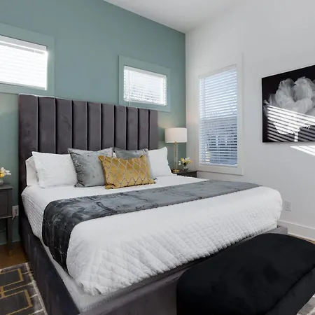 Twin Townhomes - 8br Sleeps 24 Near Dt Holiday home *