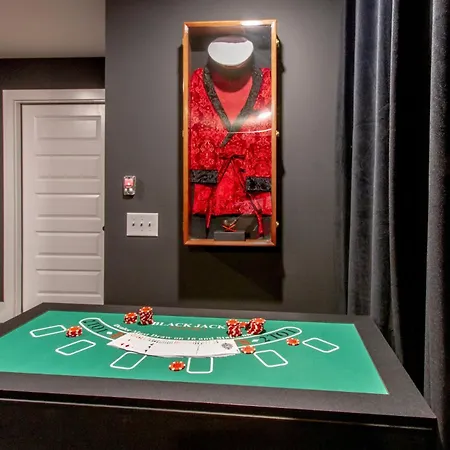 Playmate Lounge Rooftop Hot Tub Game Holiday home Nashville