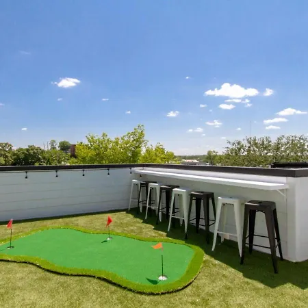 Holiday home Playmate Lounge Rooftop Hot Tub Game *