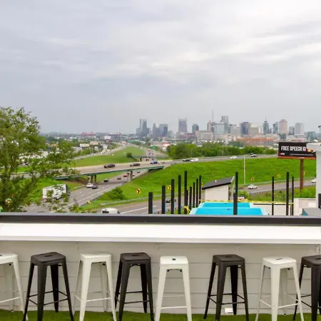 Holiday home Playmate Lounge Rooftop Hot Tub Game *