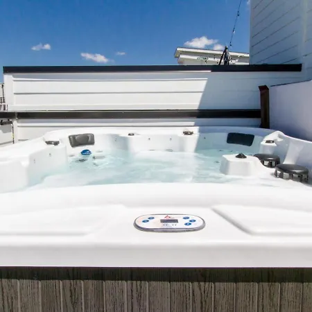 Playmate Lounge Rooftop Hot Tub Game Holiday home Nashville