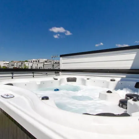 Playmate Lounge Rooftop Hot Tub Game *