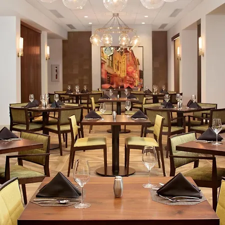 Airport Marriott Hotel 4*