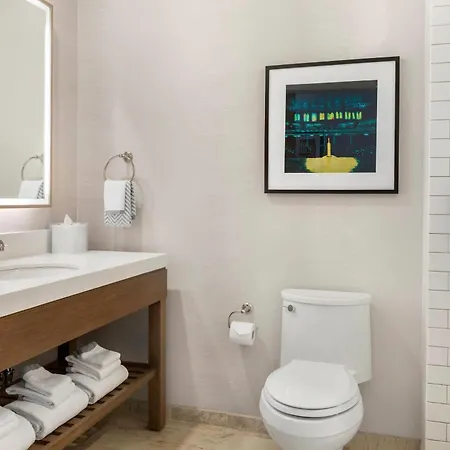 Cambria Downtown 4*