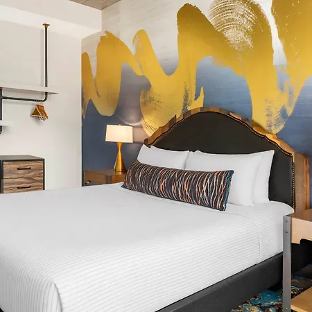 Cambria Downtown Hotel 4*