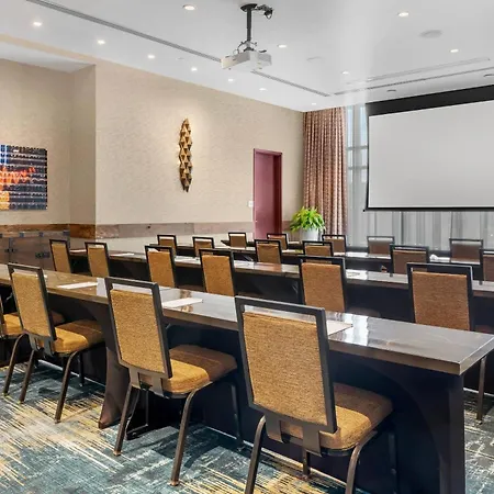 Cambria Downtown 4*