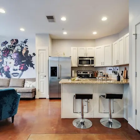 West End Townhome With 2 En-suites And Free Private Parking Holiday home *