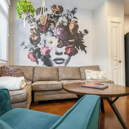 Holiday home West End Townhome With 2 En-suites And Free Private Parking