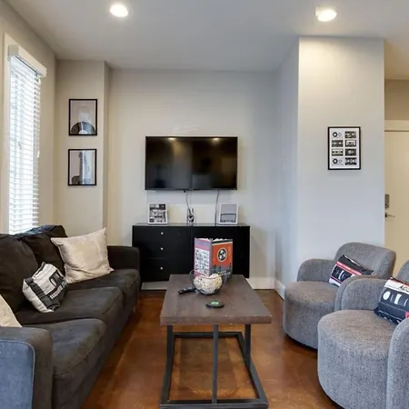 Music Row Luxury - Two King Bedrooms - Private Garage & Ensuite Baths * Nashville
