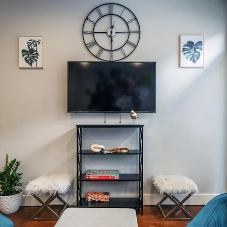 West End Townhome With 2 En-suites And Free Private Parking Holiday home *