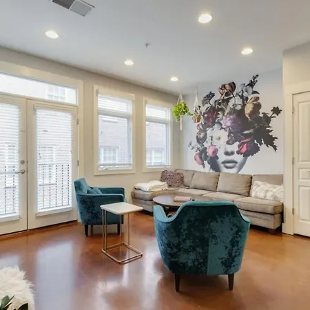 West End Townhome With 2 En-suites And Free Private Parking *