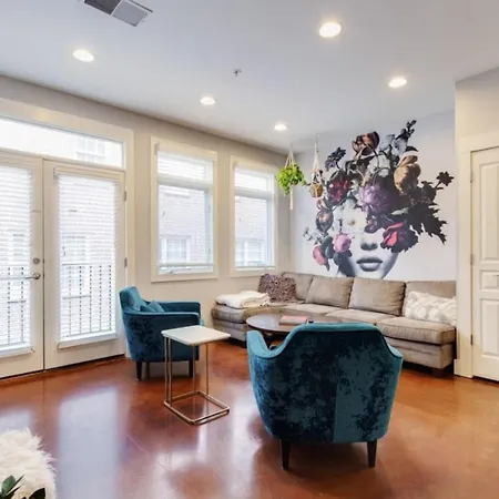 Holiday home West End Townhome With 2 En-suites And Free Private Parking *