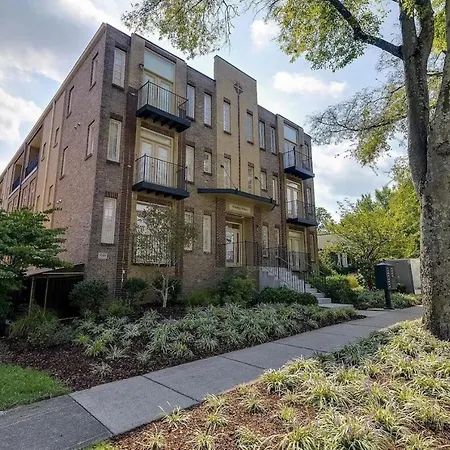 West End Townhome With 2 En-suites And Free Private Parking Holiday home